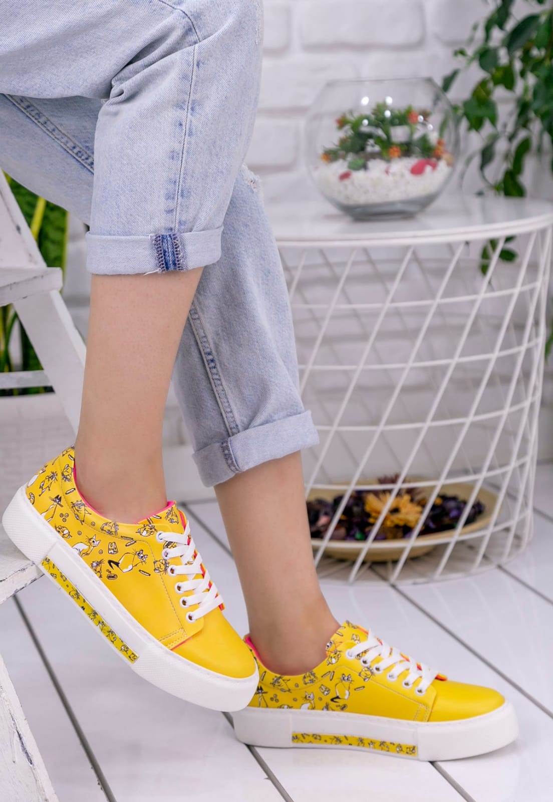 Yellow Cat Printed Lace-up Sneakers