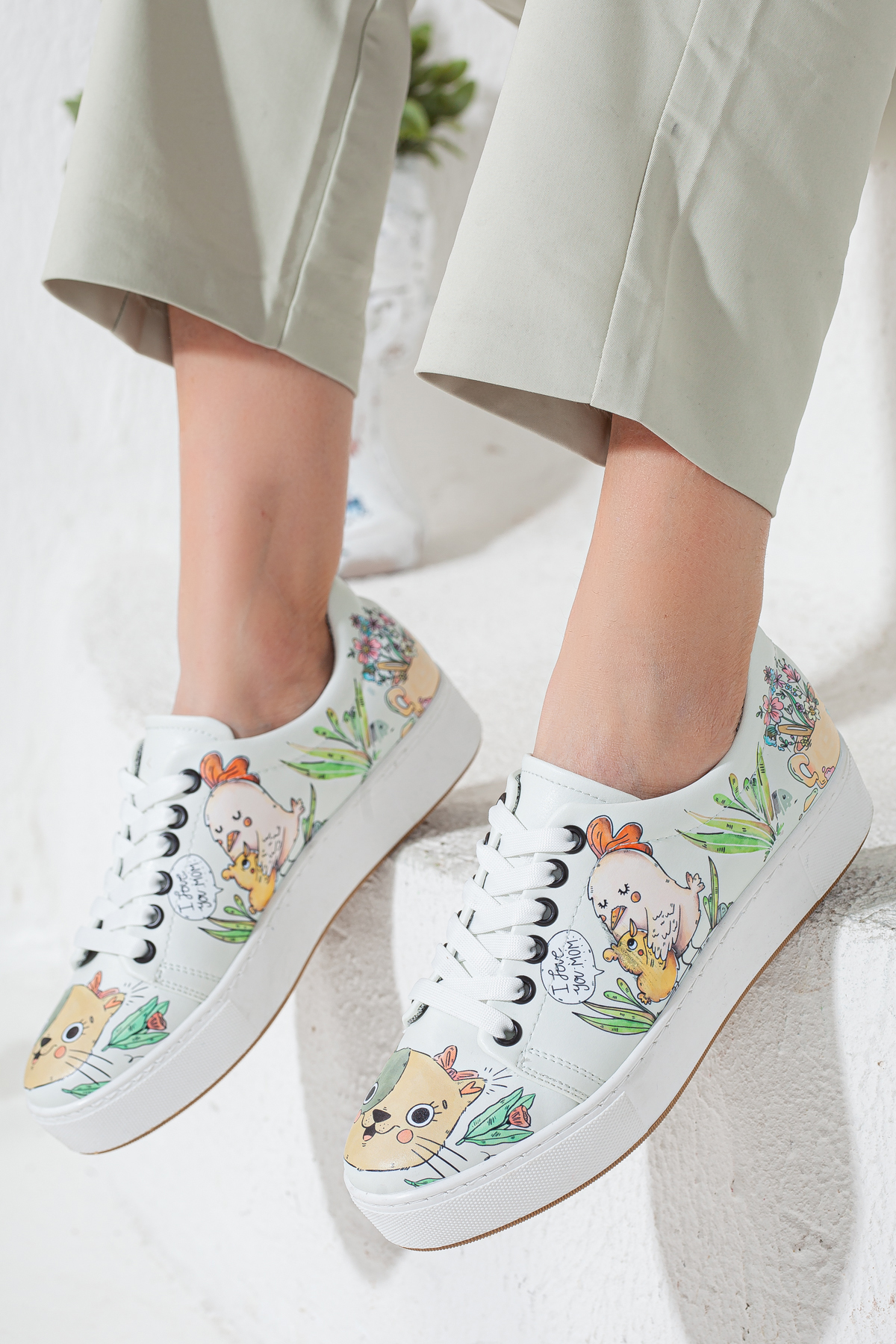 MOM CAT DESIGN SNEAKERS SHOES