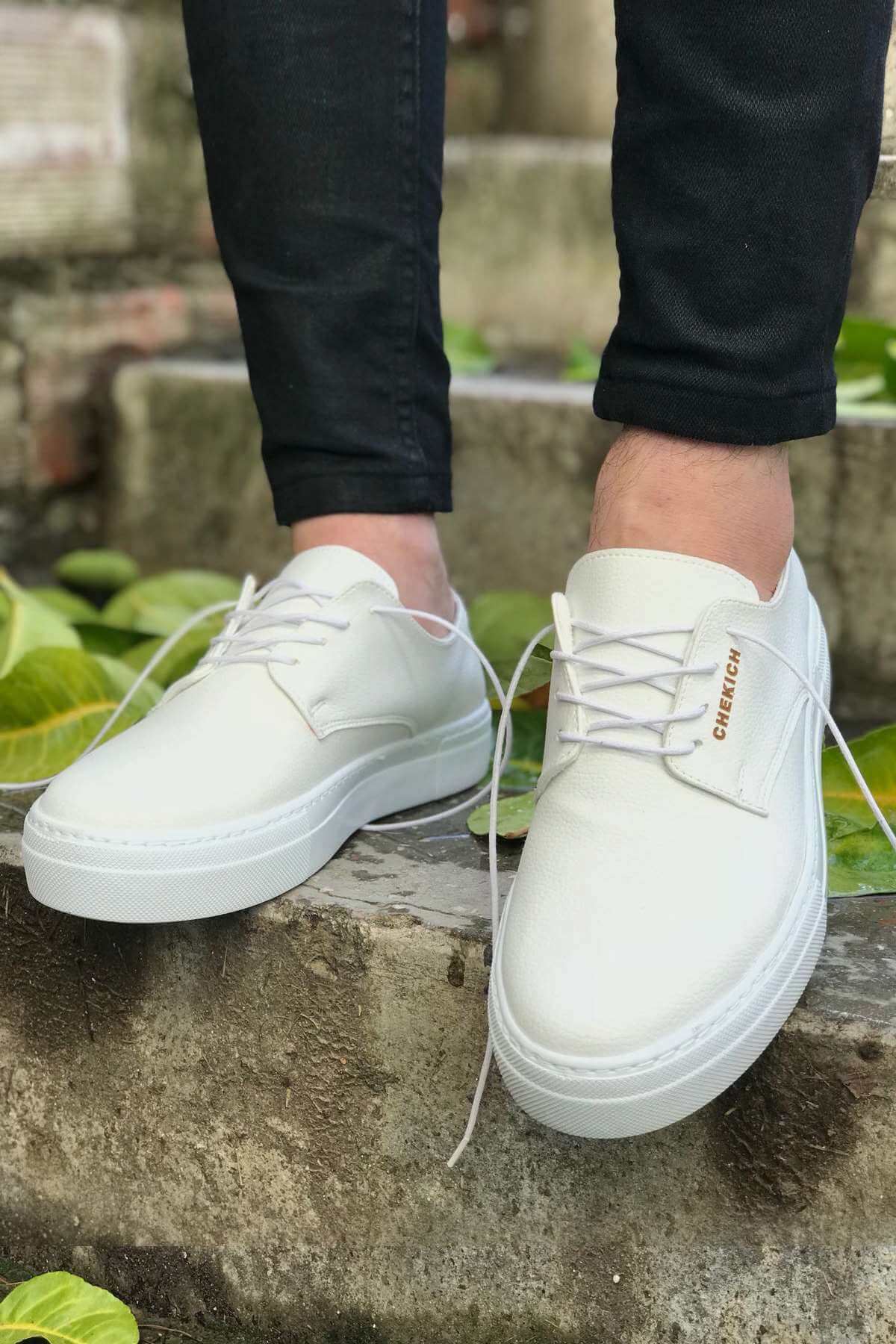 Men's White Sports Shoes
